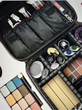 Black Travel Organizer Cosmetics Case with Adjustable Dividers